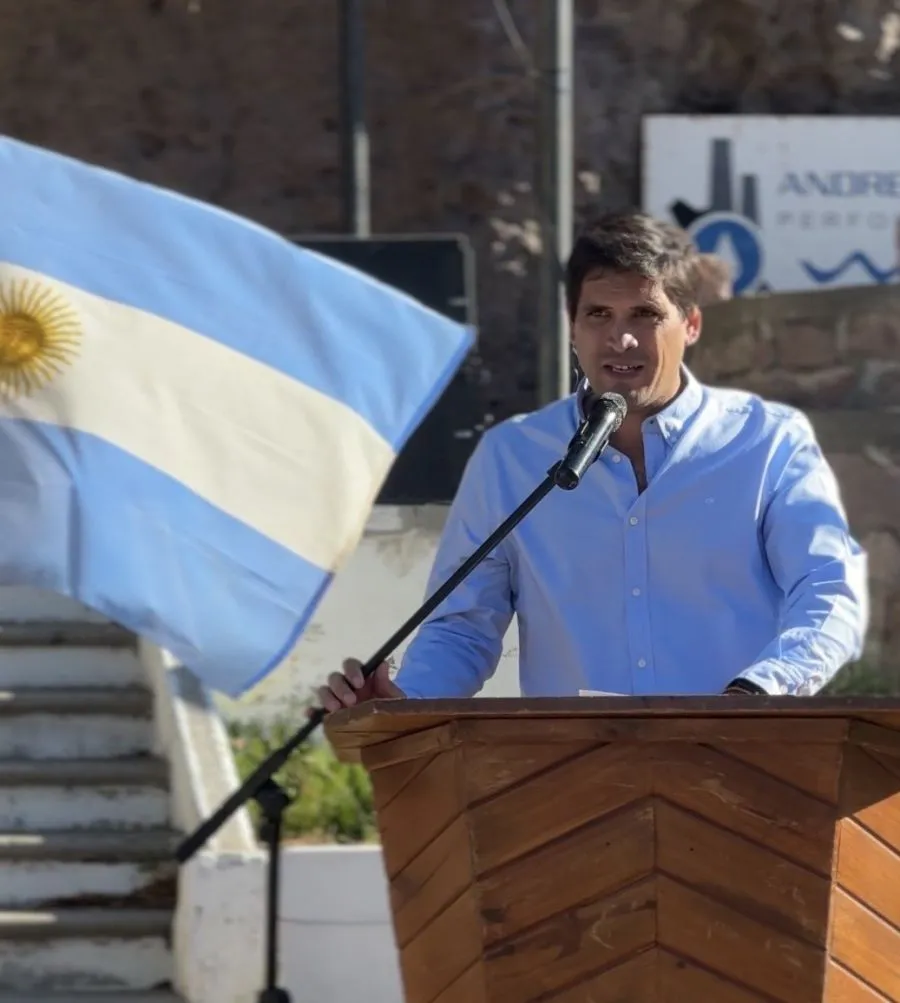 ce85bb06b0af494700e1ed304eeec828_XL